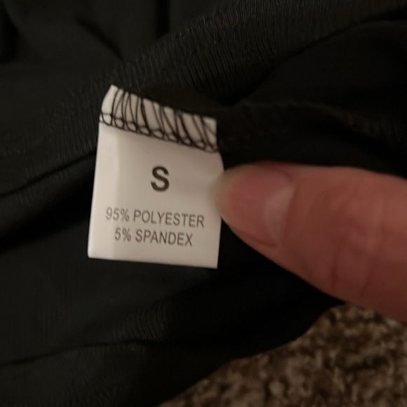 Black crop top. Size Small. - Picture 3 of 4